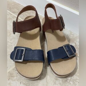 Josef Seibel Quinn02 Leather Buckle Detail Wedge Sandals (Size 41).